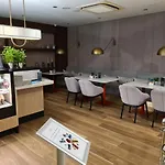 Royal Tulip Apartment *